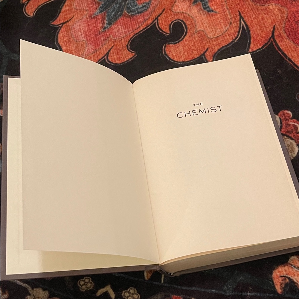 The Chemist by Stephenie Meyer (hardcover)